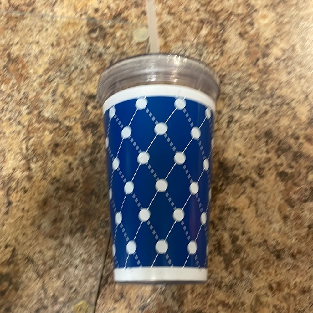 16 ounce cup with lid and straw